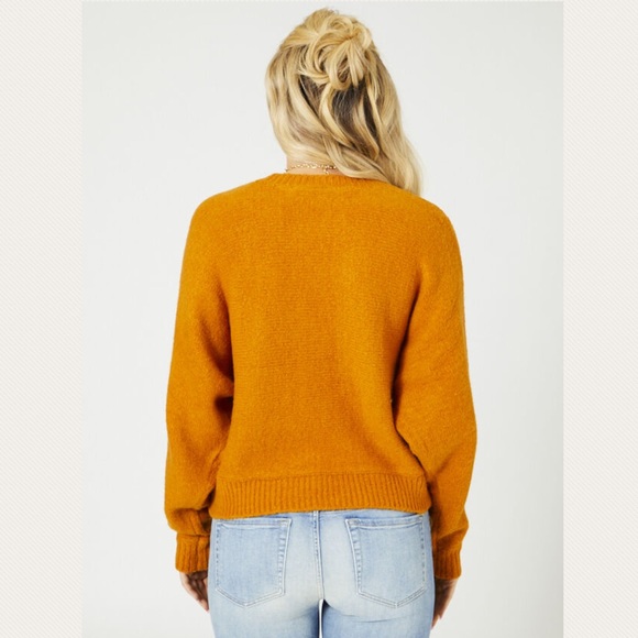 Arwen Sweater Gold L NEW - Picture 2 of 5